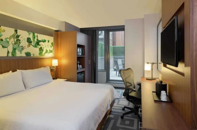 Hilton Garden Inn New York/Central Park South-Midtown West-华丽客房, 1 张特大床, 露台-1