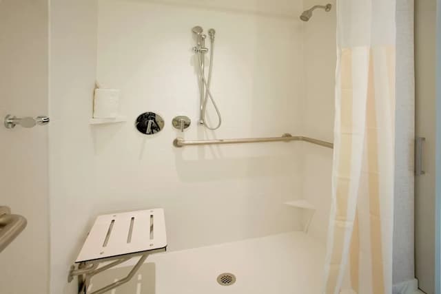 Hilton Garden Inn New York/Central Park South-Midtown West-Room, 2 Double Beds, Accessible (Mobility & Hearing, Roll-In Shower)-4