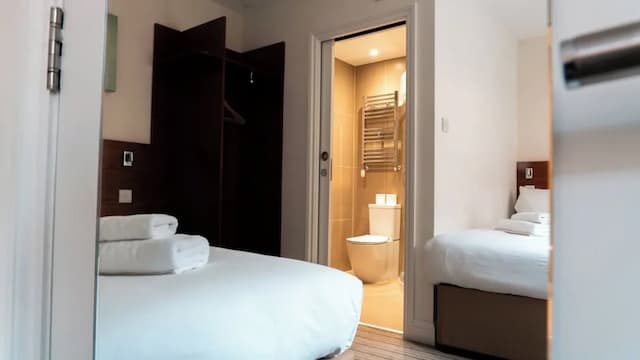 切爾西客房酒店-高級三人房-12