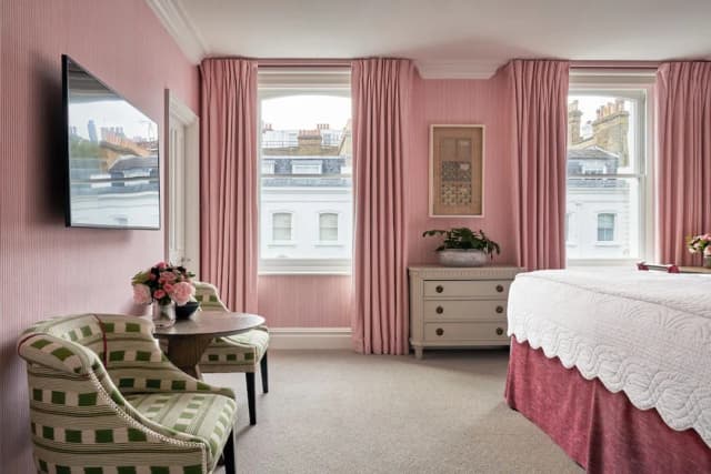 넘버 식스틴 호텔, 펌데일 호텔-디럭스룸-4