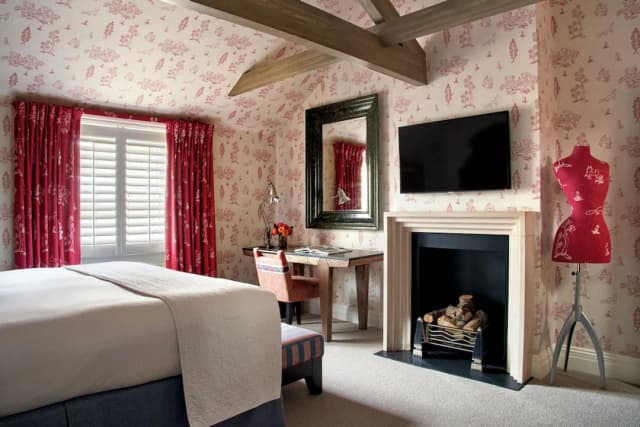 넘버 식스틴 호텔, 펌데일 호텔-디럭스룸-2