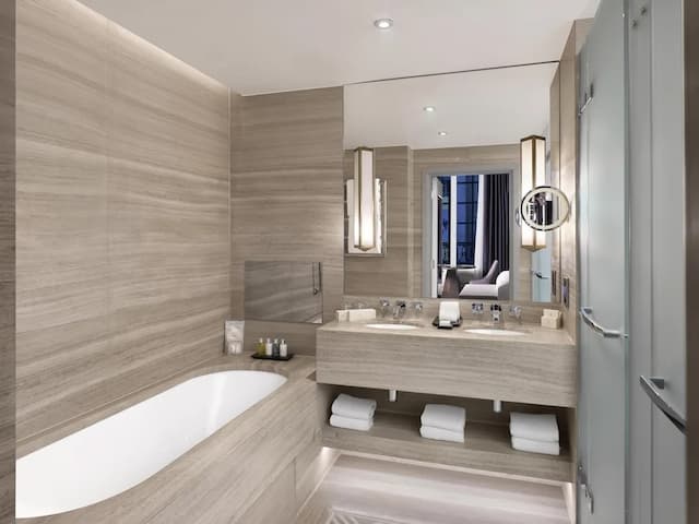 The Trafalgar St. James London, Curio Collection by Hilton-Suite (Railton)-4