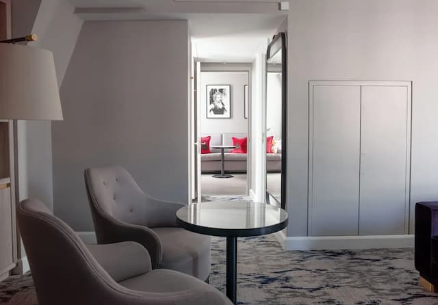 The Trafalgar St. James London, Curio Collection by Hilton-Suite (Railton)-6