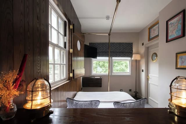 ザ パイロット-キャビン (Captain)-12