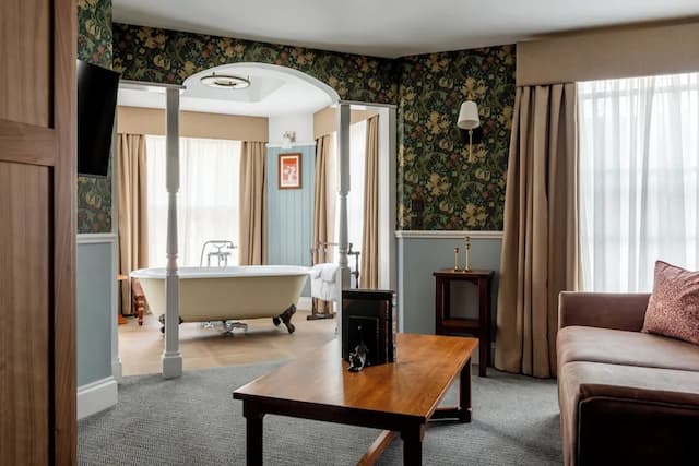 The Drayton Court Hotel-Luxury Suite-4