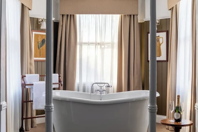 The Drayton Court Hotel-Luxury Suite-33