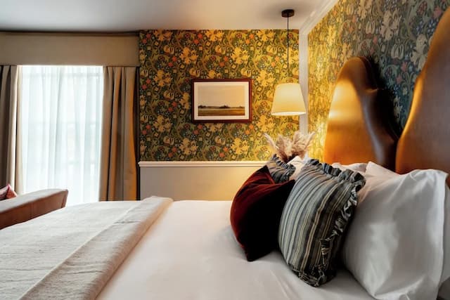 The Drayton Court Hotel-Luxury Suite-8