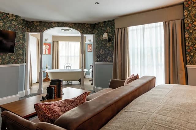 The Drayton Court Hotel-Luxury Suite-5