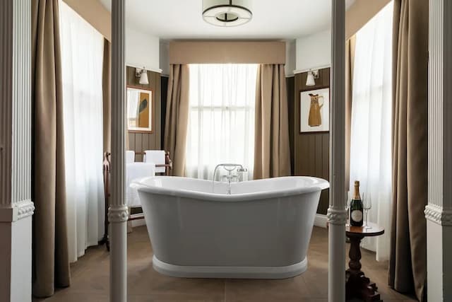 The Drayton Court Hotel-Luxury Suite-31