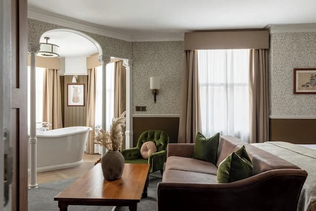 The Drayton Court Hotel-Luxury Suite-20