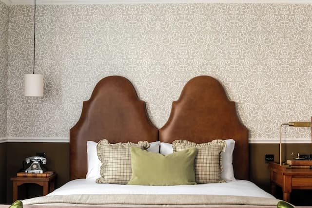 The Drayton Court Hotel-Luxury Suite-3