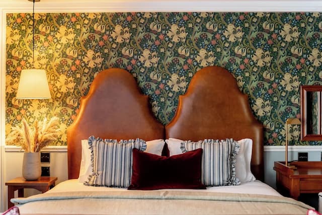 The Drayton Court Hotel-Luxury Suite-11