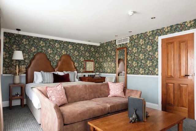 The Drayton Court Hotel-Luxury Suite-7