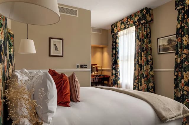 The Drayton Court Hotel-Double Room-4