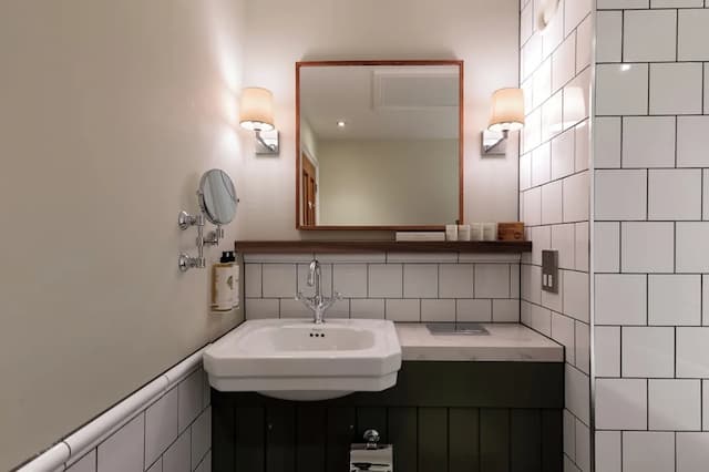 The Drayton Court Hotel-Luxury Double or Twin Room-32