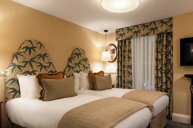 The Drayton Court Hotel-Luxury Double or Twin Room-14