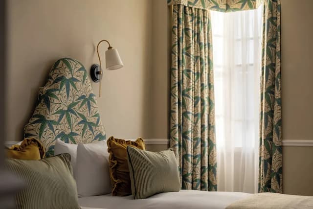 The Drayton Court Hotel-Luxury Double or Twin Room-12