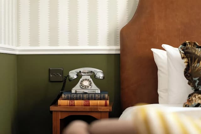 The Drayton Court Hotel-Junior Suite, 1 Bedroom, Bathtub-11