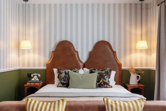 The Drayton Court Hotel-Junior Suite, 1 Bedroom, Bathtub-1