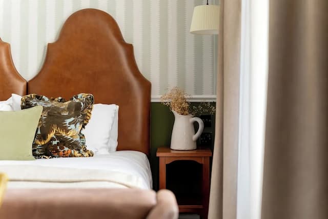 The Drayton Court Hotel-Junior Suite, 1 Bedroom, Bathtub-9