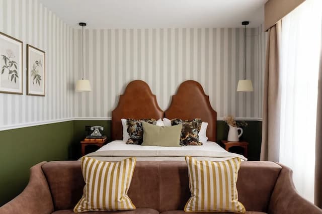 The Drayton Court Hotel-Junior Suite, 1 Bedroom, Bathtub-3