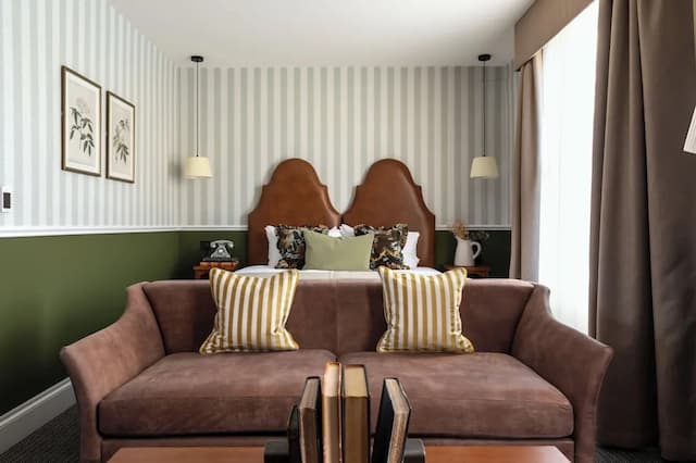 The Drayton Court Hotel-Junior Suite, 1 Bedroom, Bathtub-4