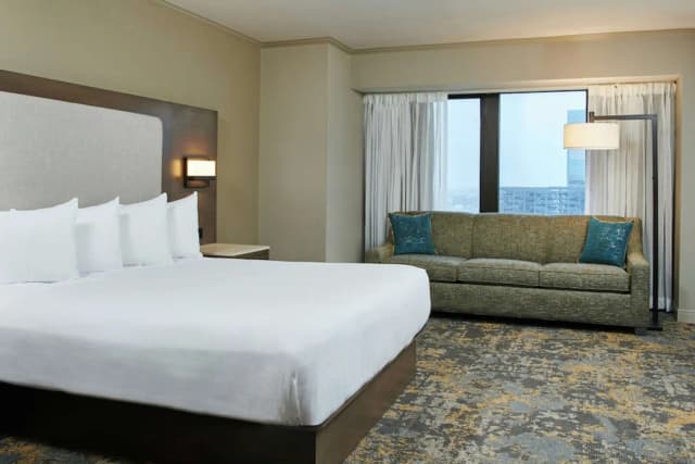 安克拉治希爾頓飯店-豪華客房, 1 張特大雙人床-1