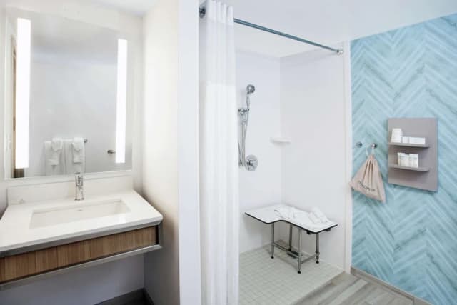 芝加哥北岸/埃文斯頓希爾頓花園飯店-客房, 1 張特大雙人床, 無障礙-7