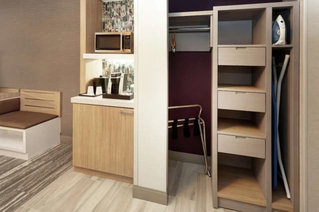 芝加哥北岸/埃文斯頓希爾頓花園飯店-客房, 1 張特大雙人床, 無障礙-5