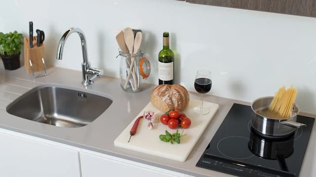 倫敦佛賀駐橋套房公寓酒店 (IHG 旗下酒店)-開放式套房, 1 張特大雙人床, 廚房-9