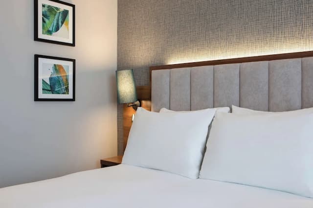 DoubleTree by Hilton London - Chelsea-Double or Twin Room-10