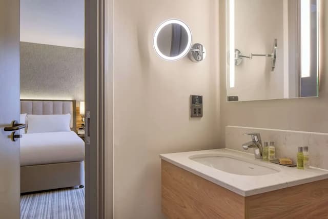 DoubleTree by Hilton London - Chelsea-Junior Suite, 1 King Bed-6