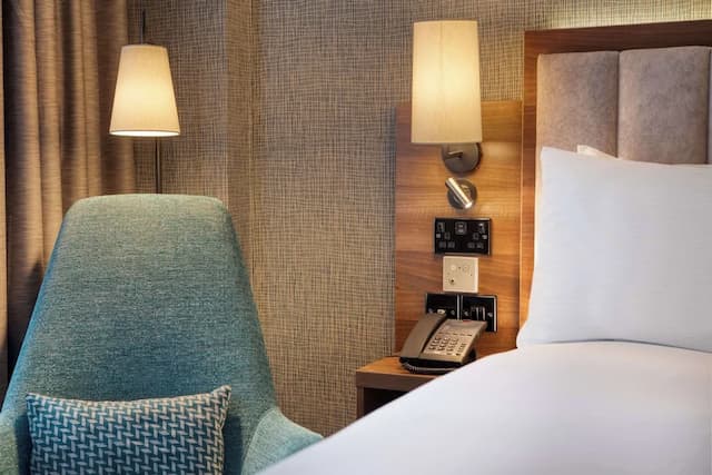 DoubleTree by Hilton London - Chelsea-Room, Accessible-7