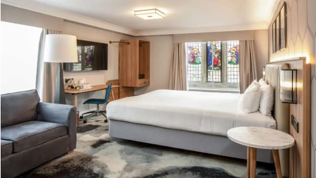 London Chigwell Prince Regent Hotel, BW Signature Collection-高级房, 1 张特大床, 无烟房 (Converts to 2 Twin Beds;with Sofabed)-2