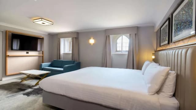 London Chigwell Prince Regent Hotel, BW Signature Collection-高级房, 1 张特大床, 无烟房 (Converts to 2 Twin Beds)-1