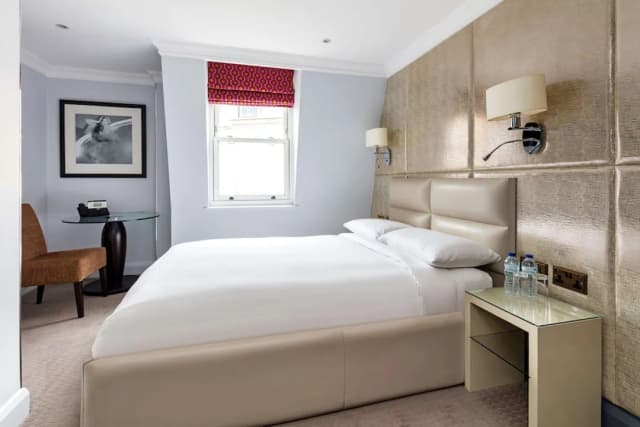 Radisson Blu Hotel, London Mercer Street-Standard Room-1