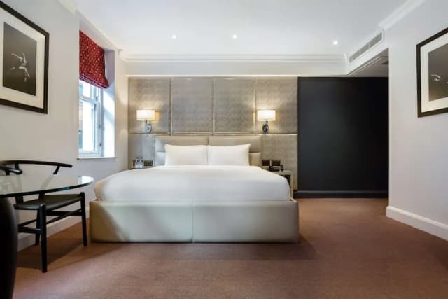 Radisson Blu Hotel, London Mercer Street-Premium Room-3