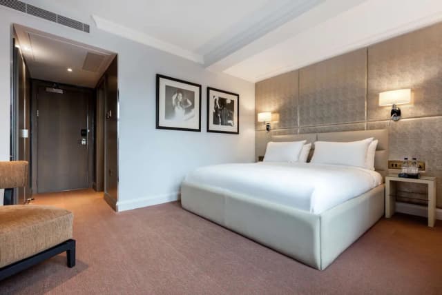 Radisson Blu Hotel, London Mercer Street-Premium Room-4