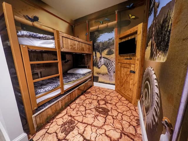 チェシントン リゾート ホテル-Safari African adventure family room-2