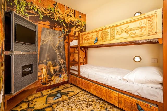 チェシントン リゾート ホテル-Azteca Monkey family room-3