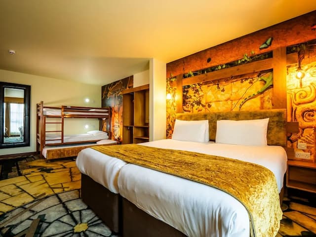 チェシントン リゾート ホテル-Azteca Accessible themed family room-1