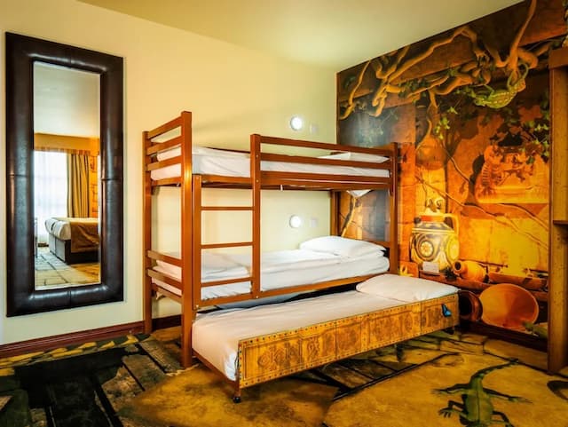 チェシントン リゾート ホテル-Azteca Accessible themed family room-2