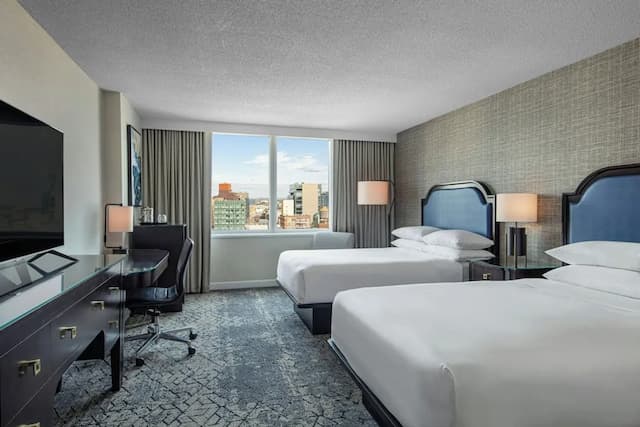 シェラトン ラガーディア イースト ホテル-ルーム ダブルベッド 2 台 (View)-1