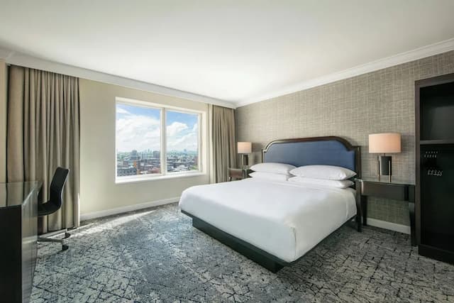 シェラトン ラガーディア イースト ホテル-ルーム キングベッド 1 台 (View)-1