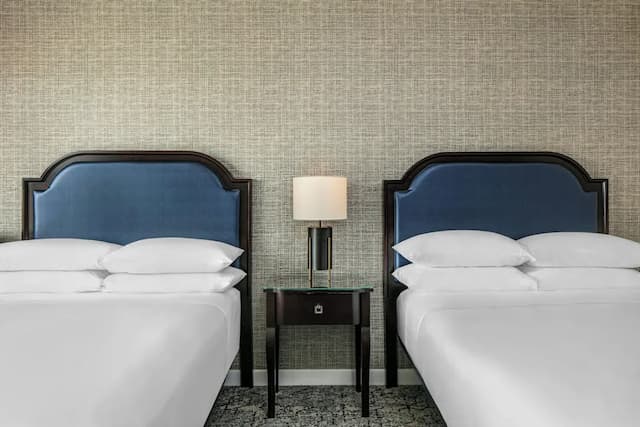 シェラトン ラガーディア イースト ホテル-クラブ ルーム ダブルベッド 2 台-3