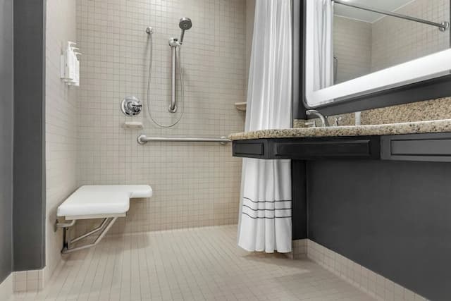 芝加哥米德韋機場萬豪飯店-客房, 1 張特大雙人床 (Mobility/Hearing Access, Roll-In Shwr)-6