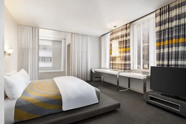 德爾菲飯店-高級客房, 1 張特大雙人床-2