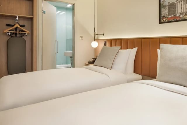 布魯姆斯伯里大使飯店-標準雙床房-4