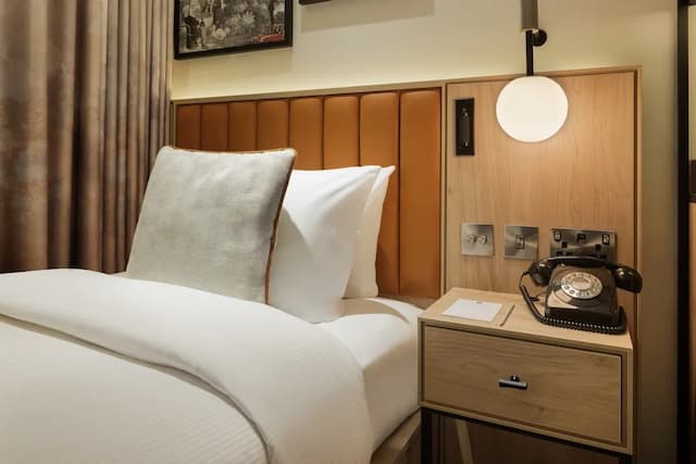 布魯姆斯伯里大使飯店-標準單人房-2