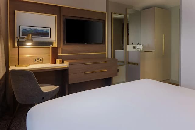 DoubleTree by Hilton London Angel Kings Cross-Room, 1 Double Bed-1